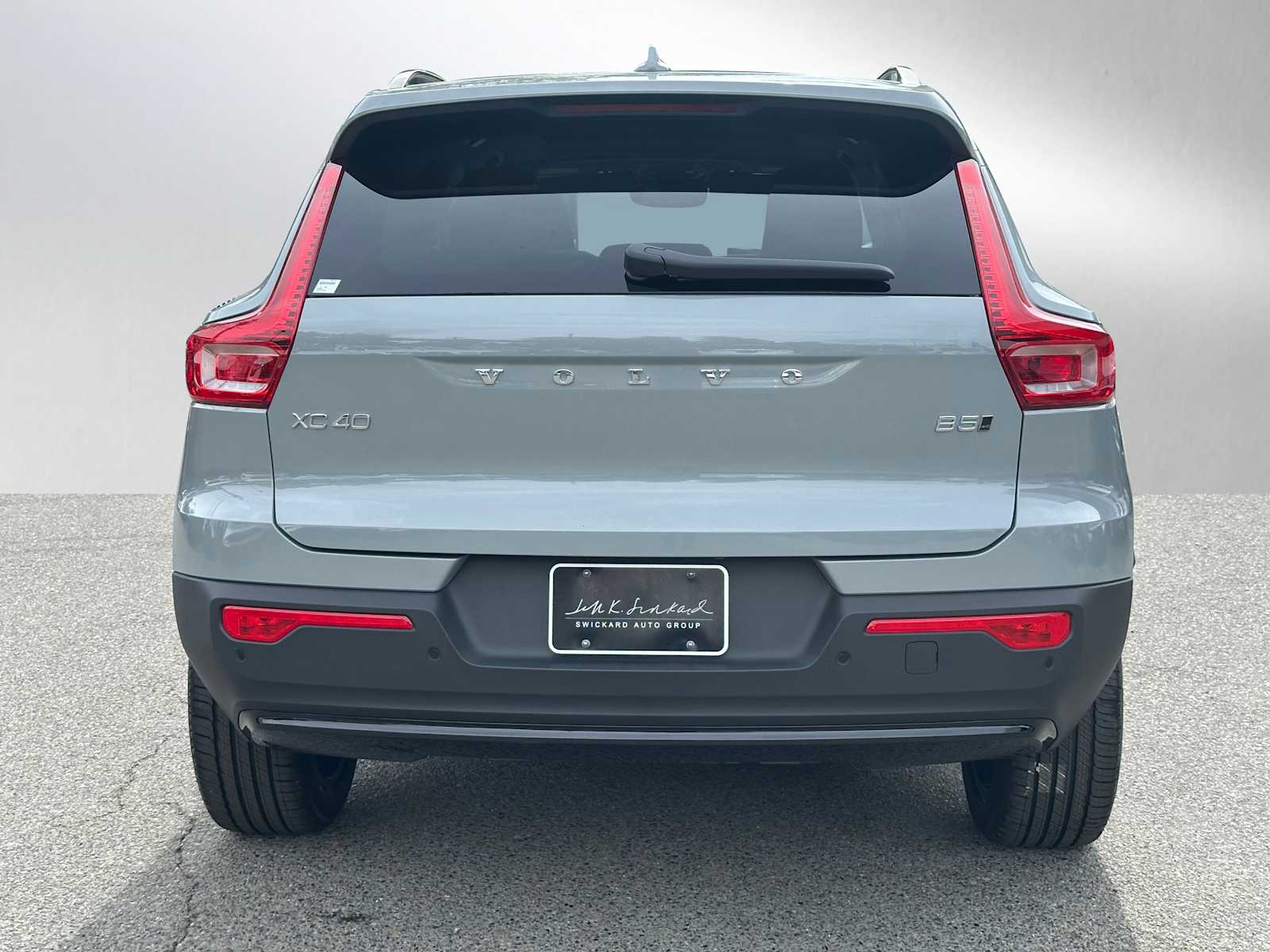 2026 Volvo XC40 Plus photo 4