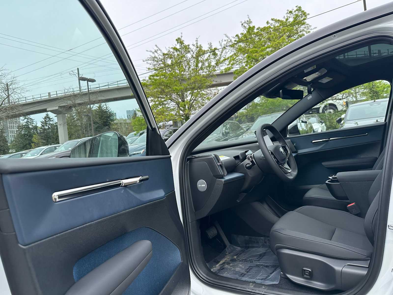 2025 Volvo EX30 Plus - Photo 20