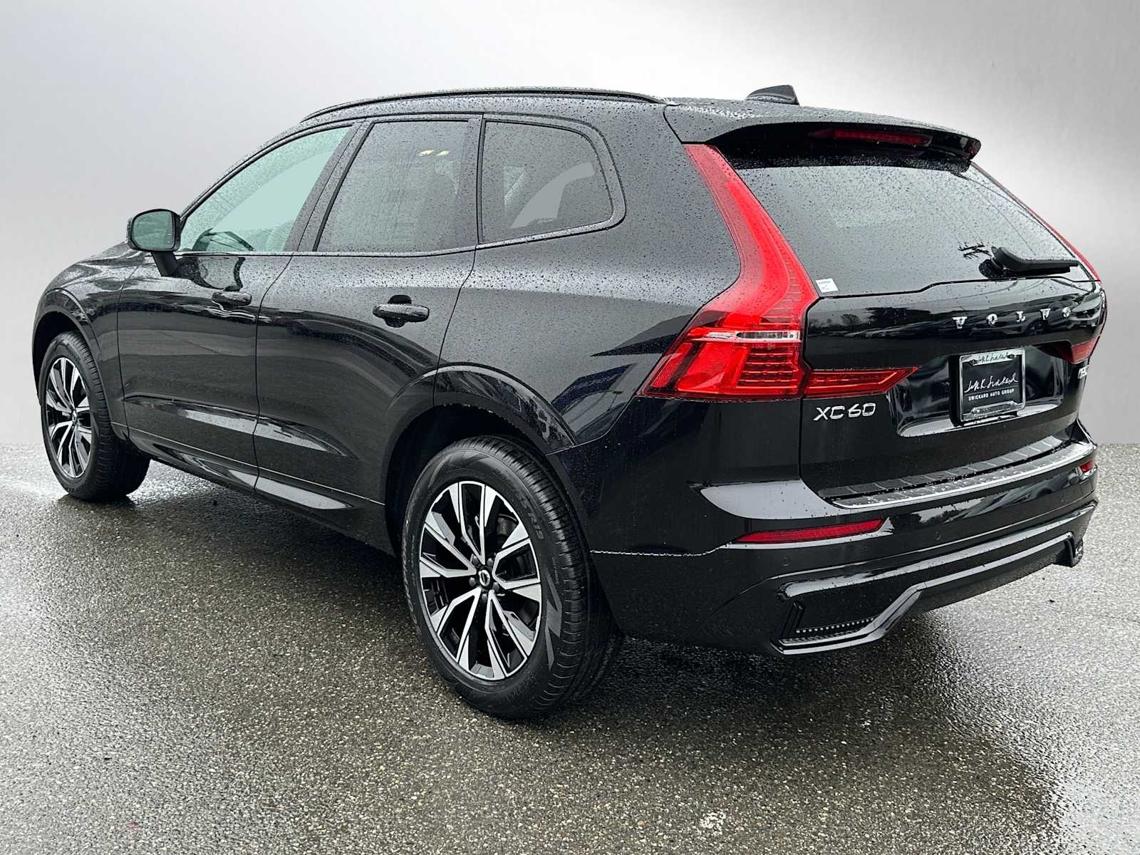 2025 Volvo XC60 B5 Core photo 3