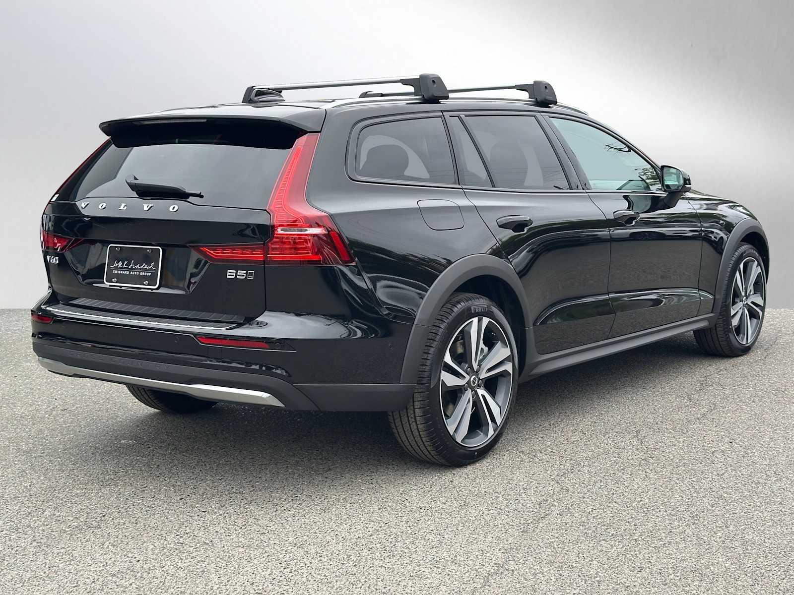2026 Volvo V60 Cross Country B5 Plus photo 3