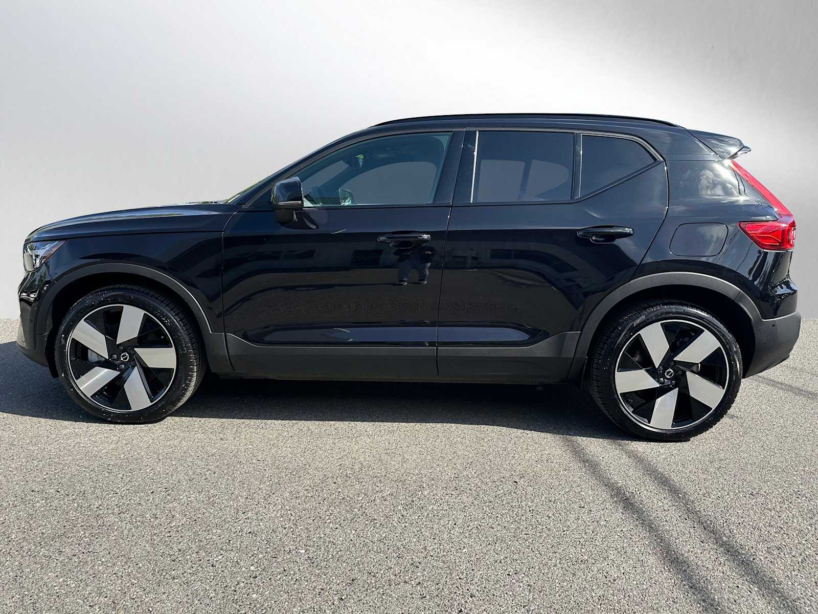 2025 Volvo EX40 Plus - Photo 6