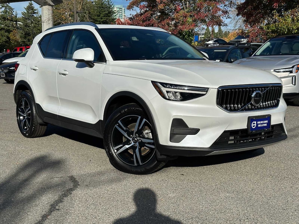 New 2025 Volvo XC40 B5 Core Bright Theme SUV