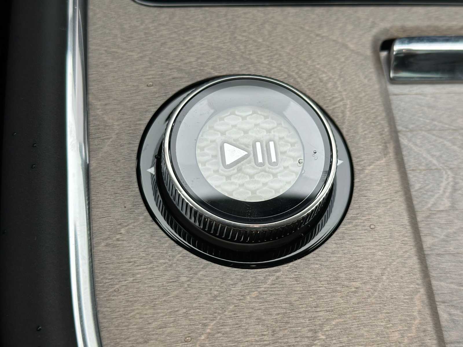 2025 Volvo EX90 Plus - Photo 33