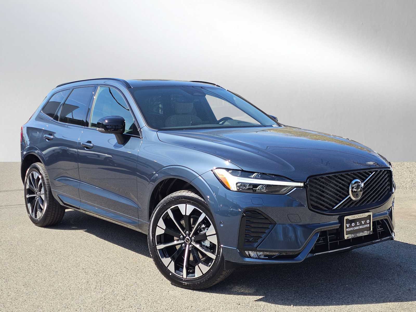 2026 Volvo XC60 B5 Plus Dark AWD's photo