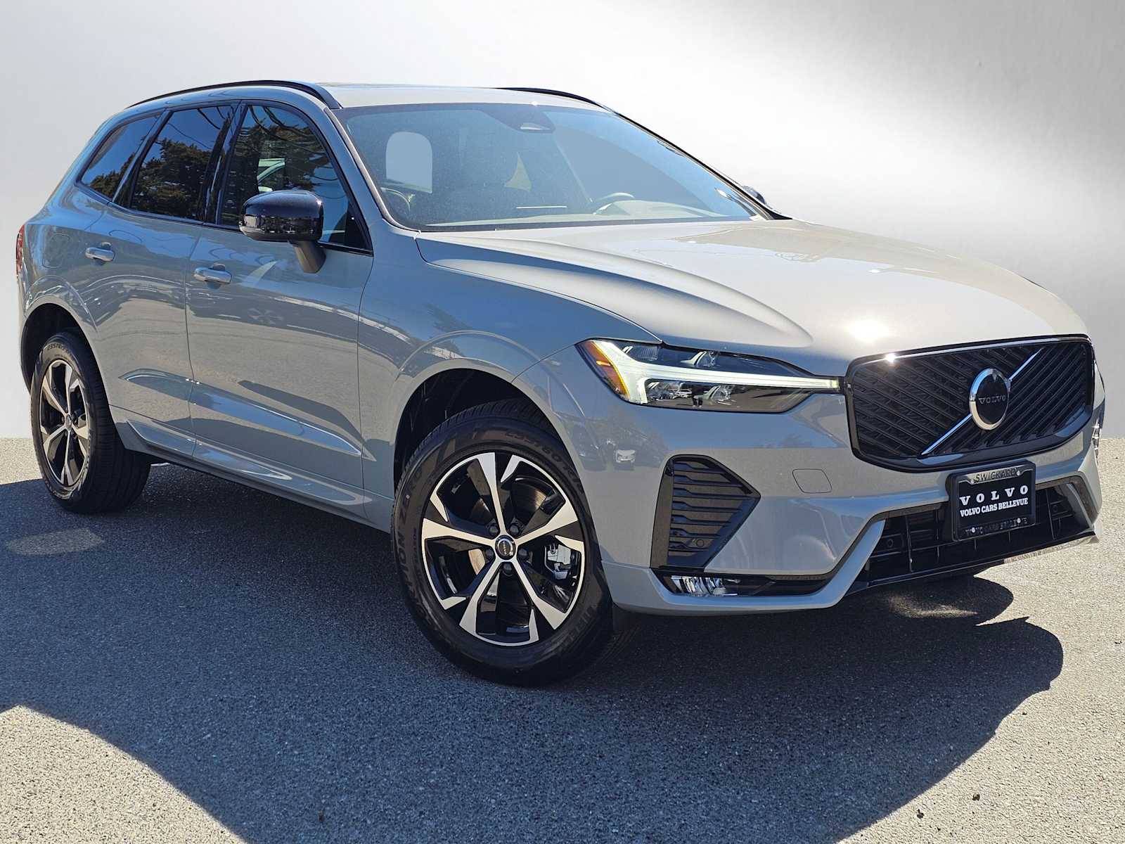 2026 Volvo XC60 B5 Core Dark AWD's photo