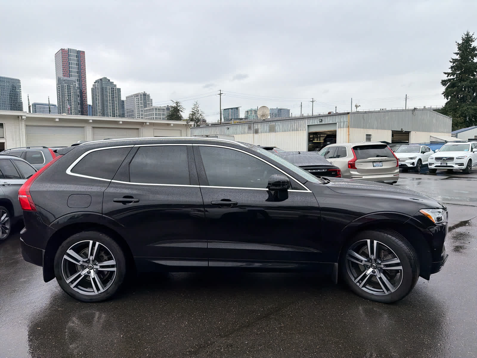 2018 Volvo XC60 T6 Momentum photo 4