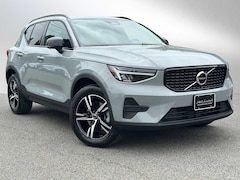 2026 Volvo XC40 B5 Core SUV