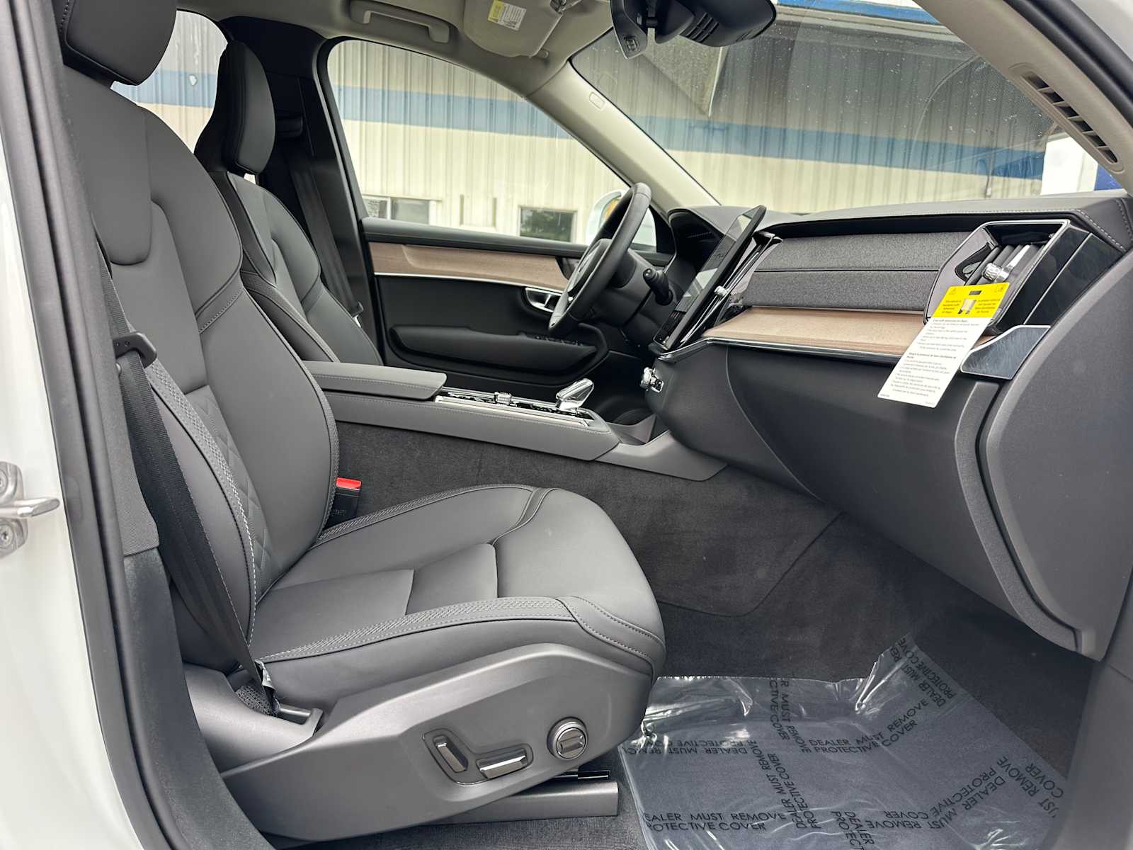 2025 Volvo XC90 Plus - Photo 10