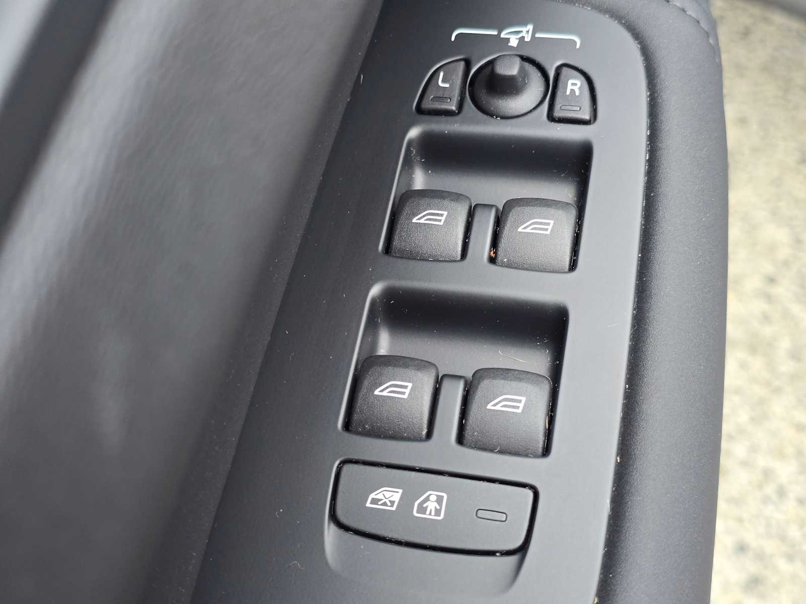 2026 Volvo XC60 Plus - Photo 20