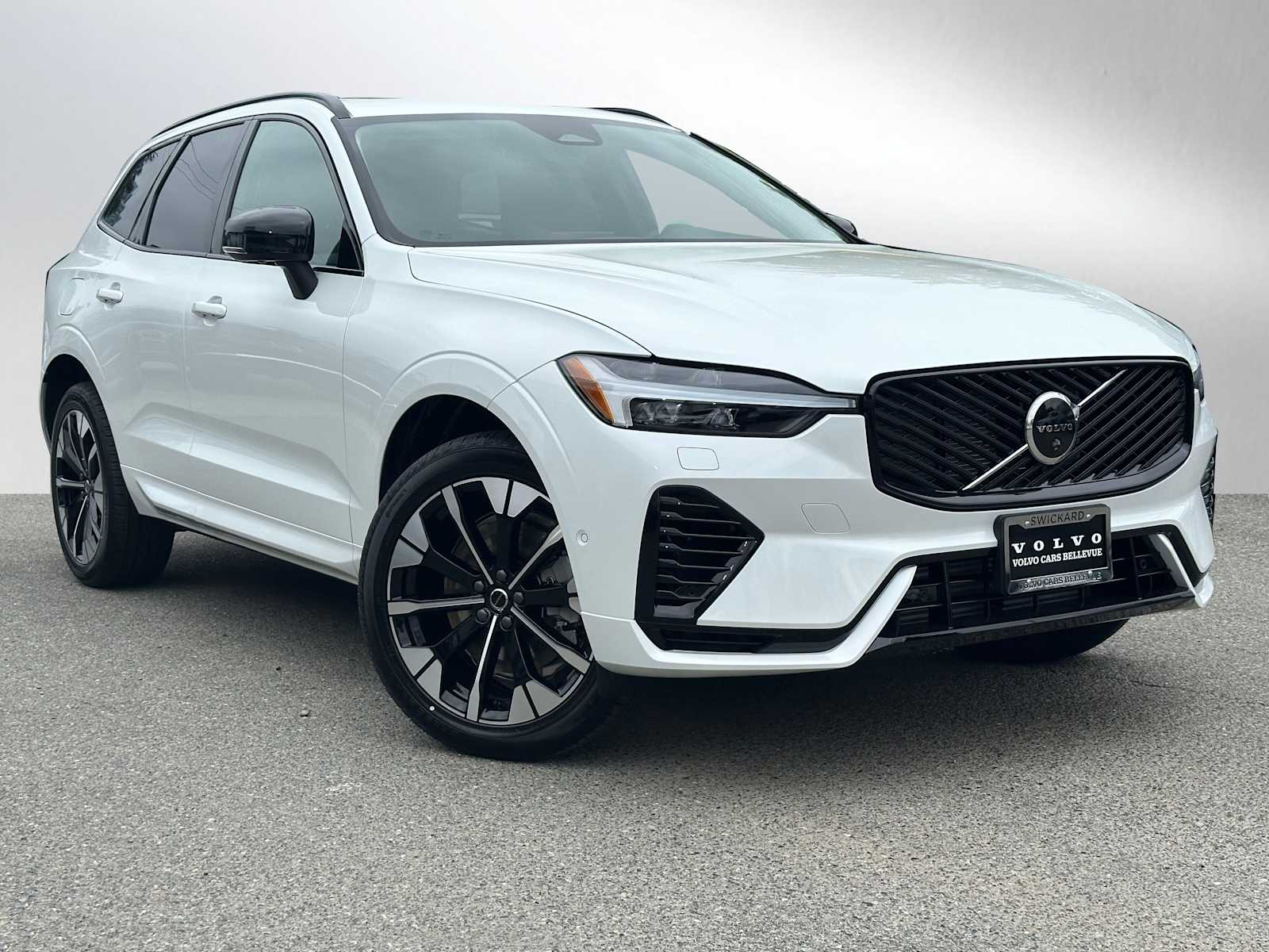 2026 Volvo XC60 T8 Plus Dark AWD's photo