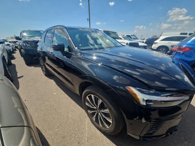 2025 Volvo XC60 B5 Plus photo 3