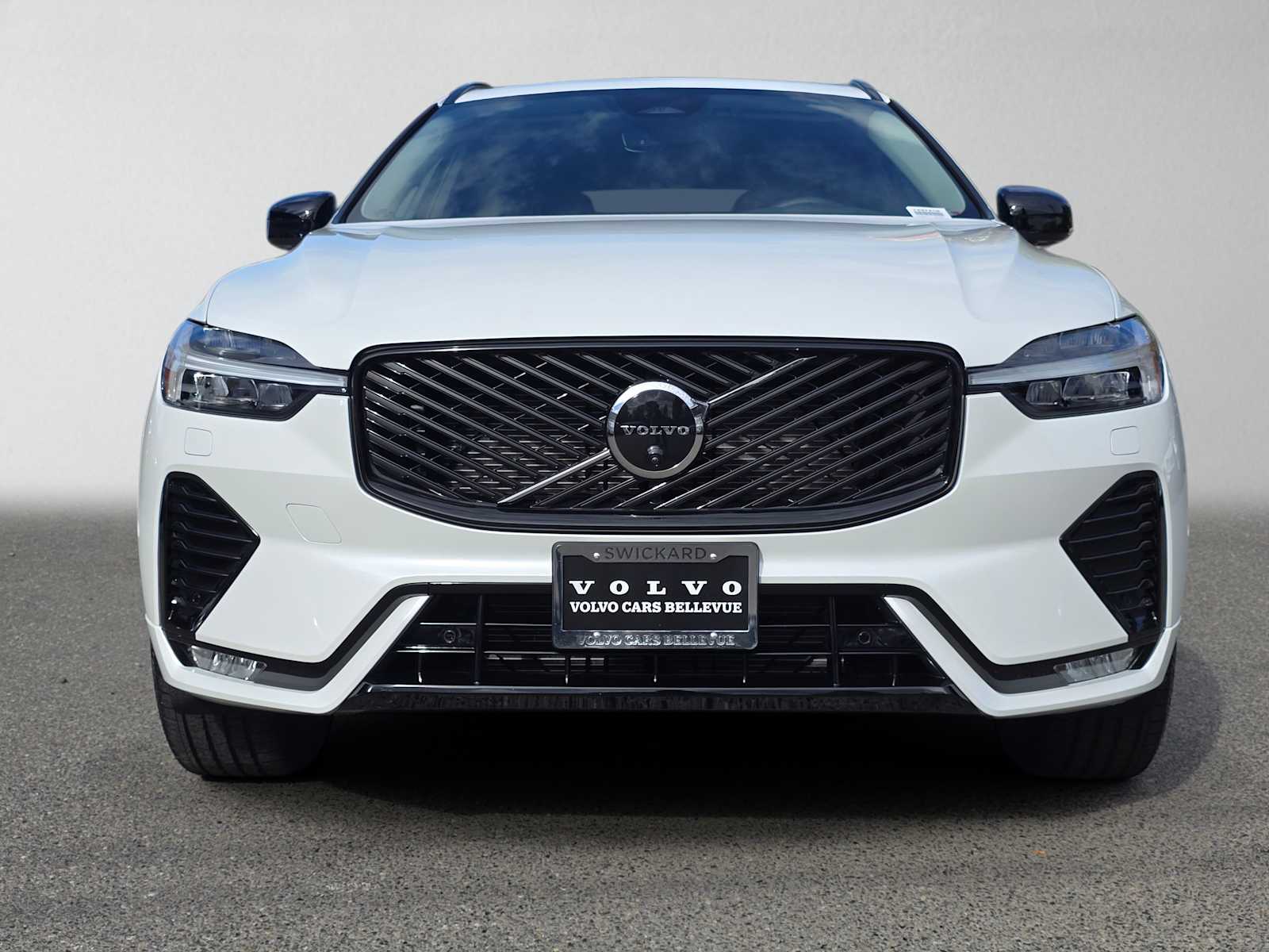 2026 Volvo XC60 Plus - Photo 8