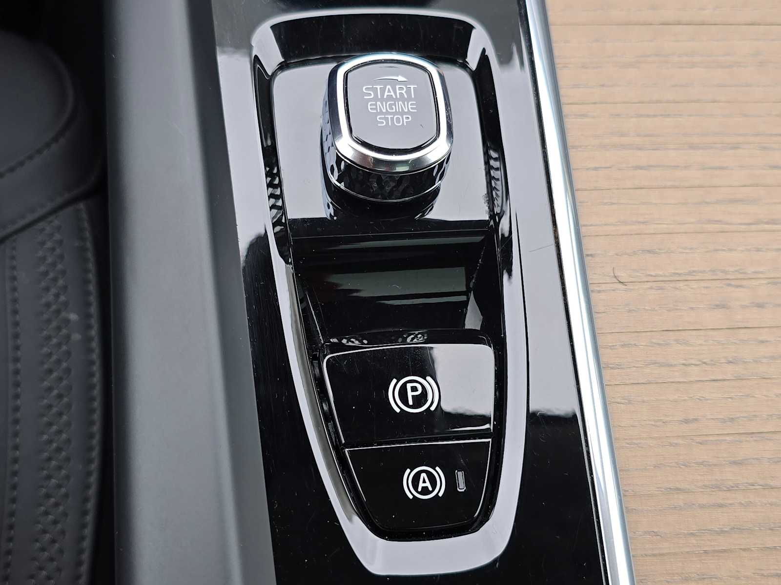 2026 Volvo XC60 Plus - Photo 31
