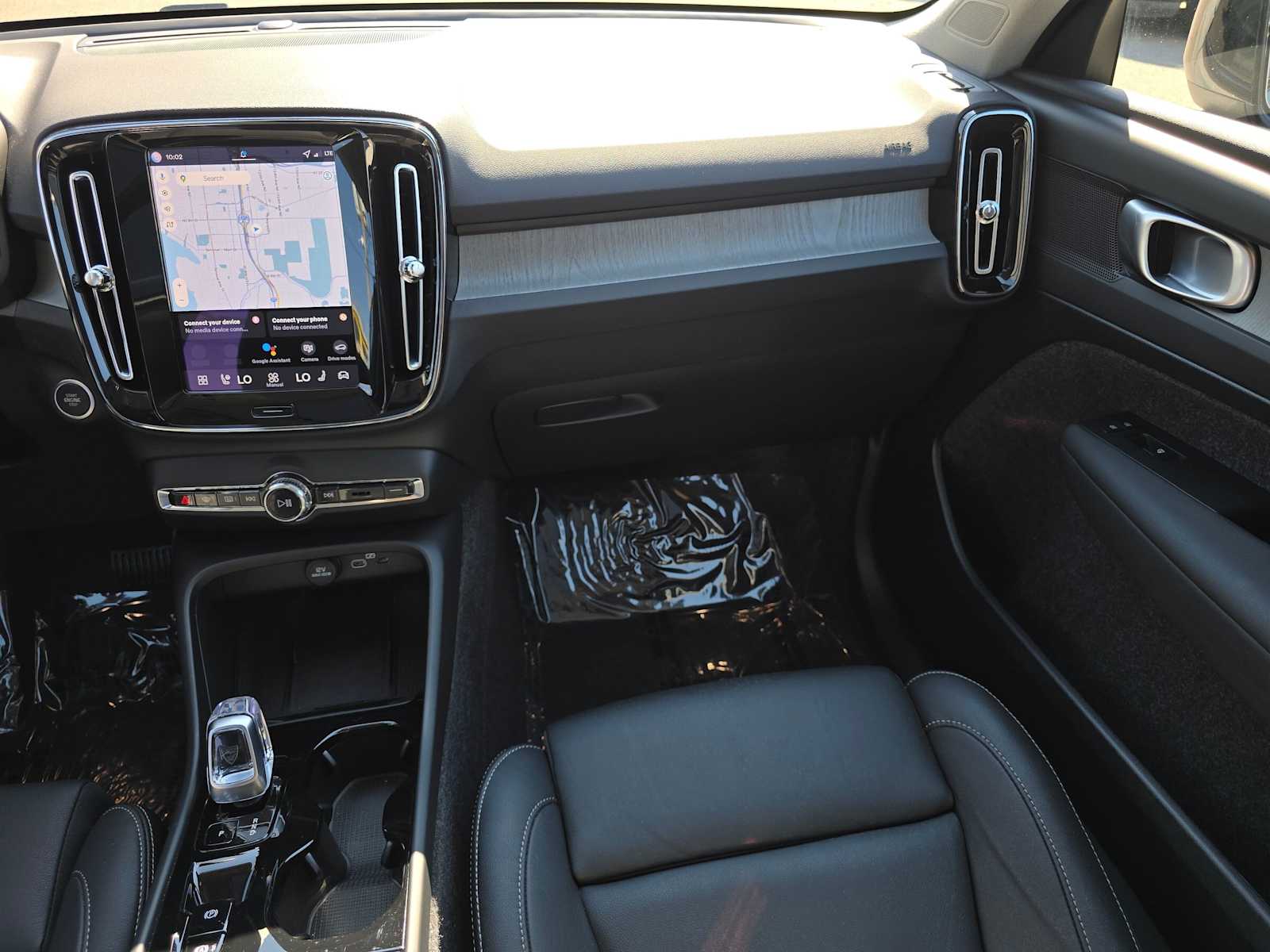 2026 Volvo XC40 Plus - Photo 18