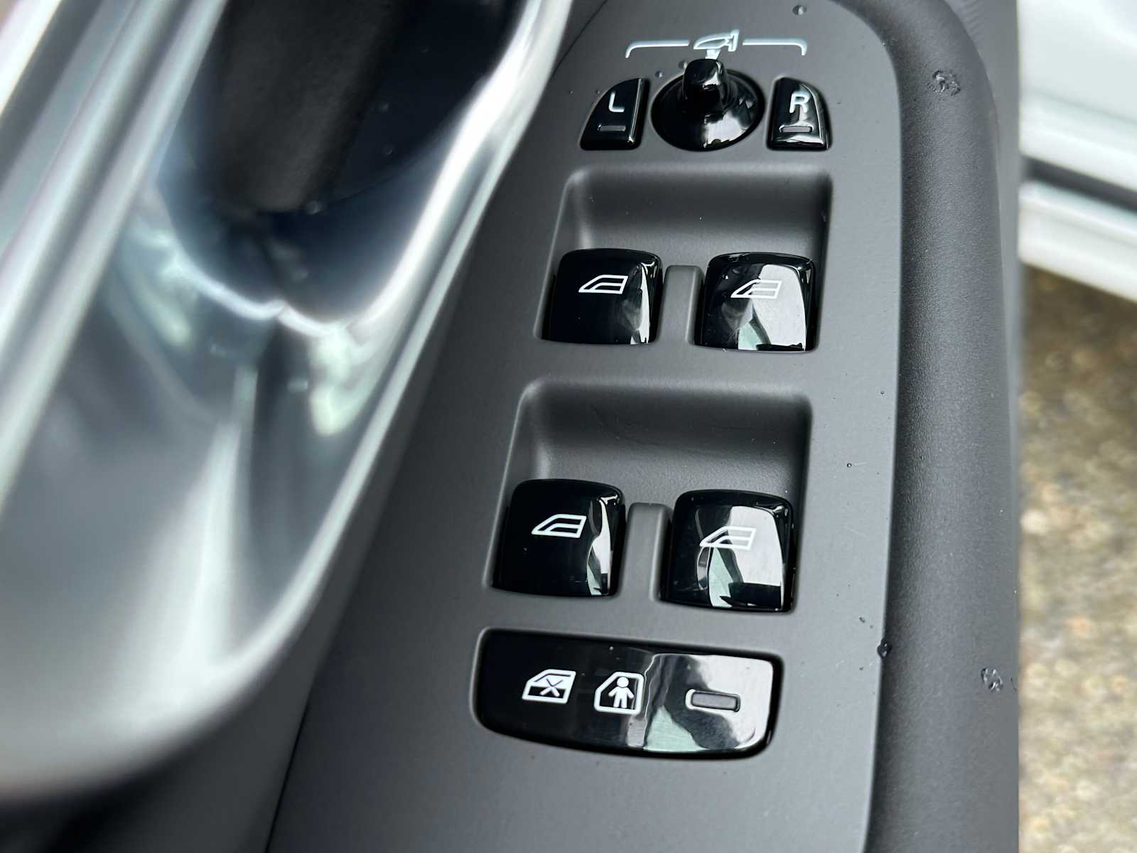 2025 Volvo XC90 Plus - Photo 22