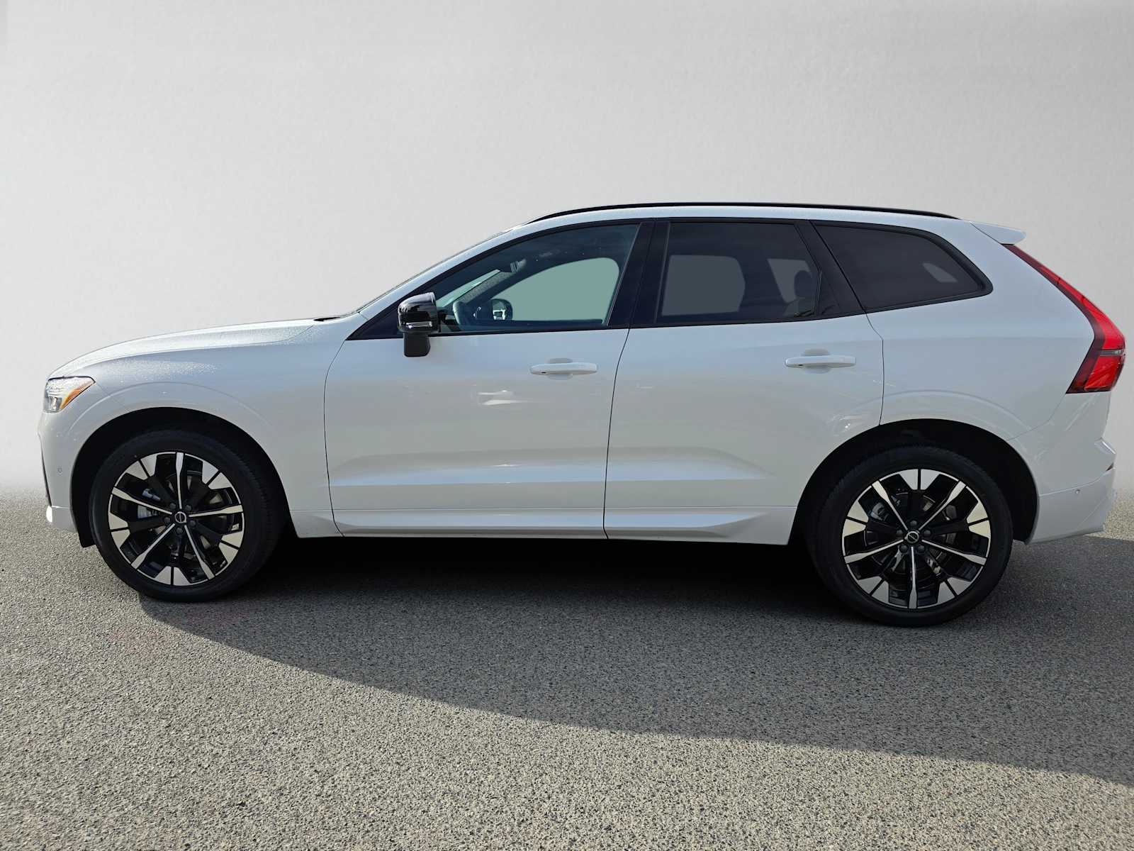 2026 Volvo XC60 Plus - Photo 6