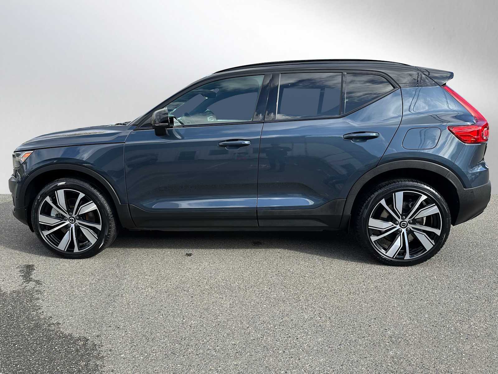 Certified 2022 Volvo XC40 Plus with VIN YV4ED3UR2N2748729 for sale in Bellevue, WA