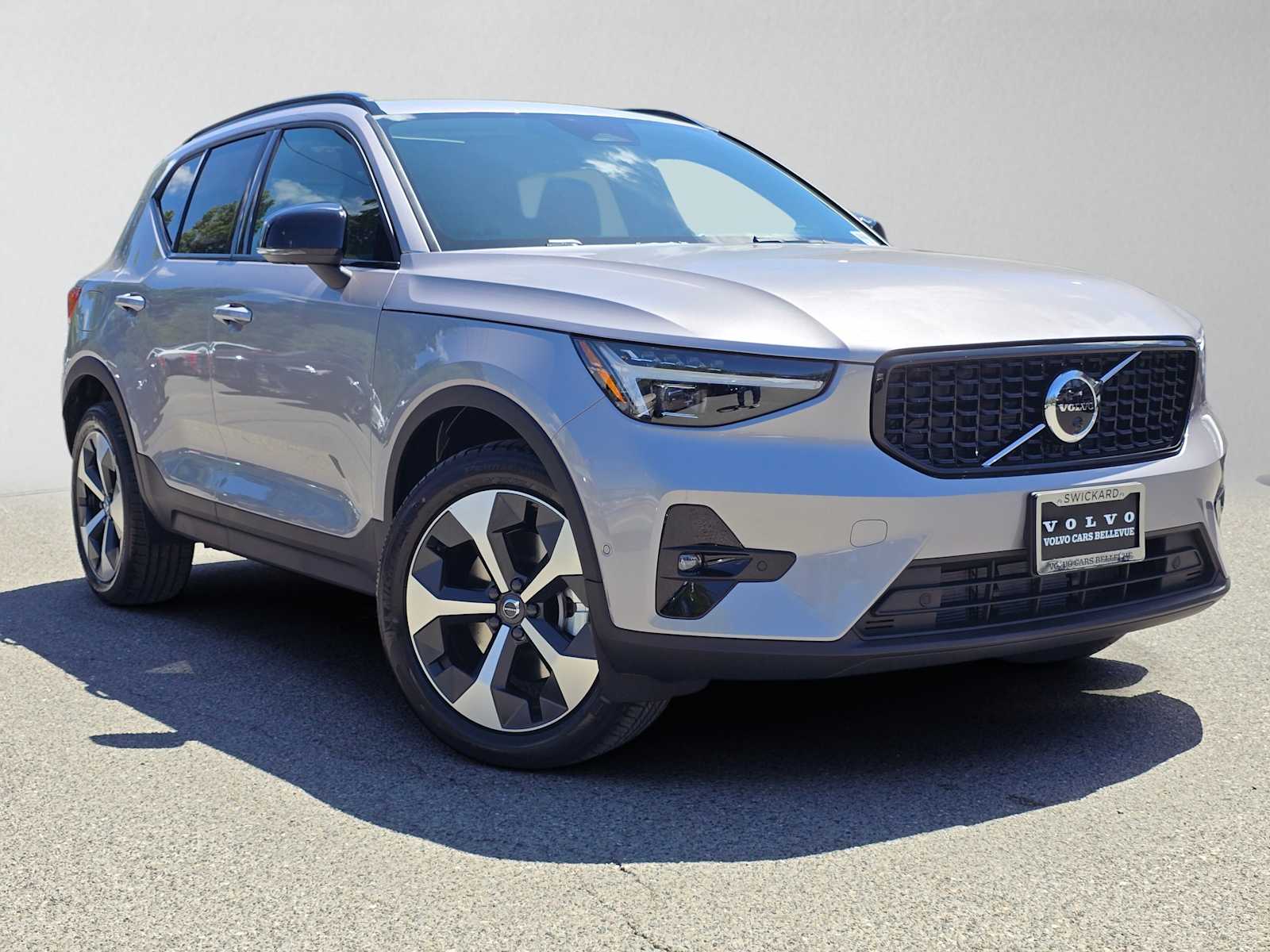 2026 Volvo XC40 B5 Plus Dark AWD's photo