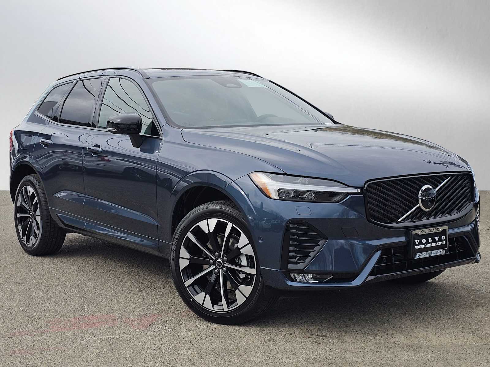 2026 Volvo XC60 B5 Plus Dark AWD's photo