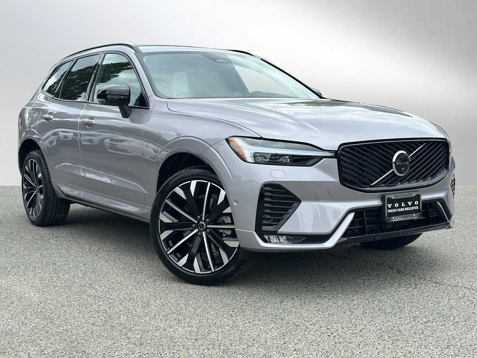 2026 Volvo XC60 B5 Ultra Dark AWD's photo