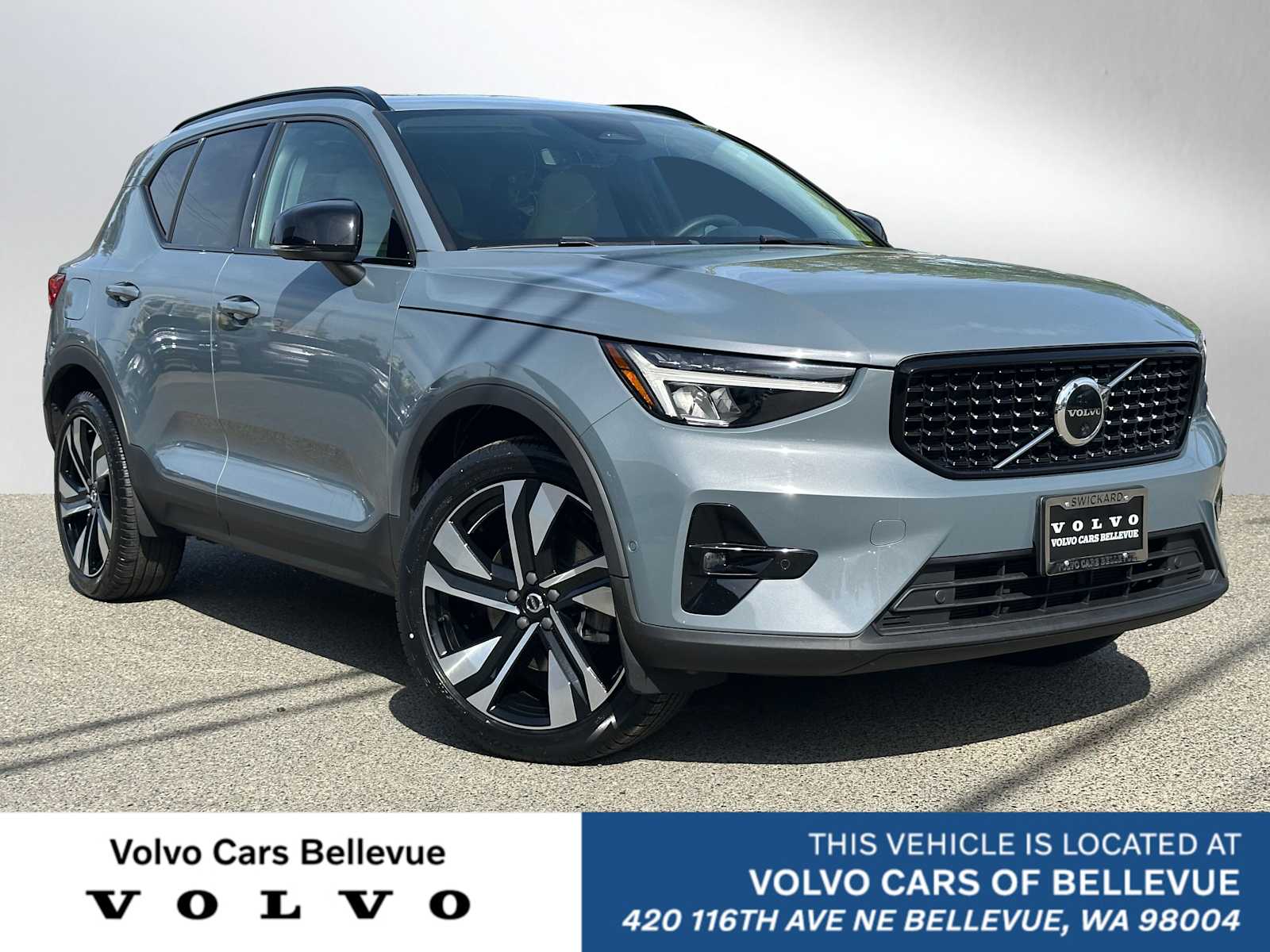 2023 Volvo XC40 B5 Plus Dark AWD's photo