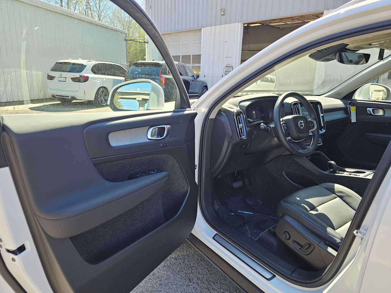 2025 Volvo XC40 Core - Photo 19