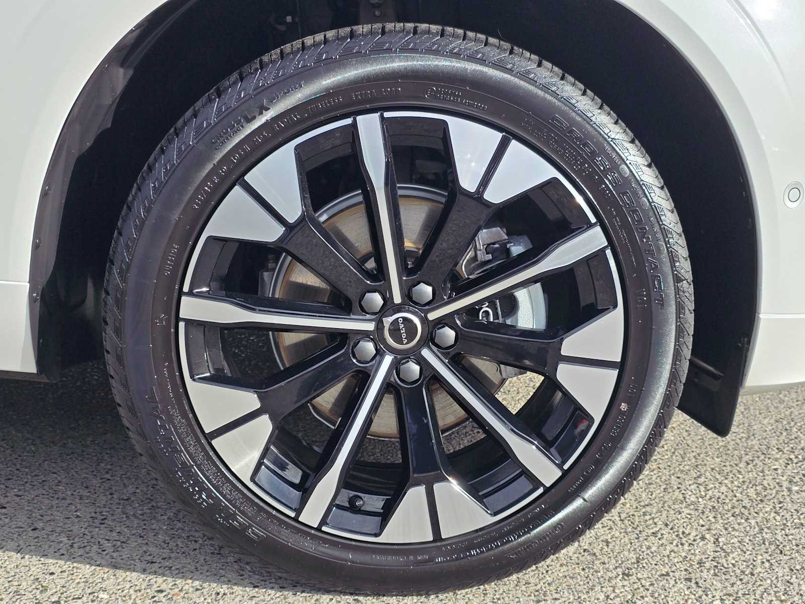 2026 Volvo XC60 Plus - Photo 9