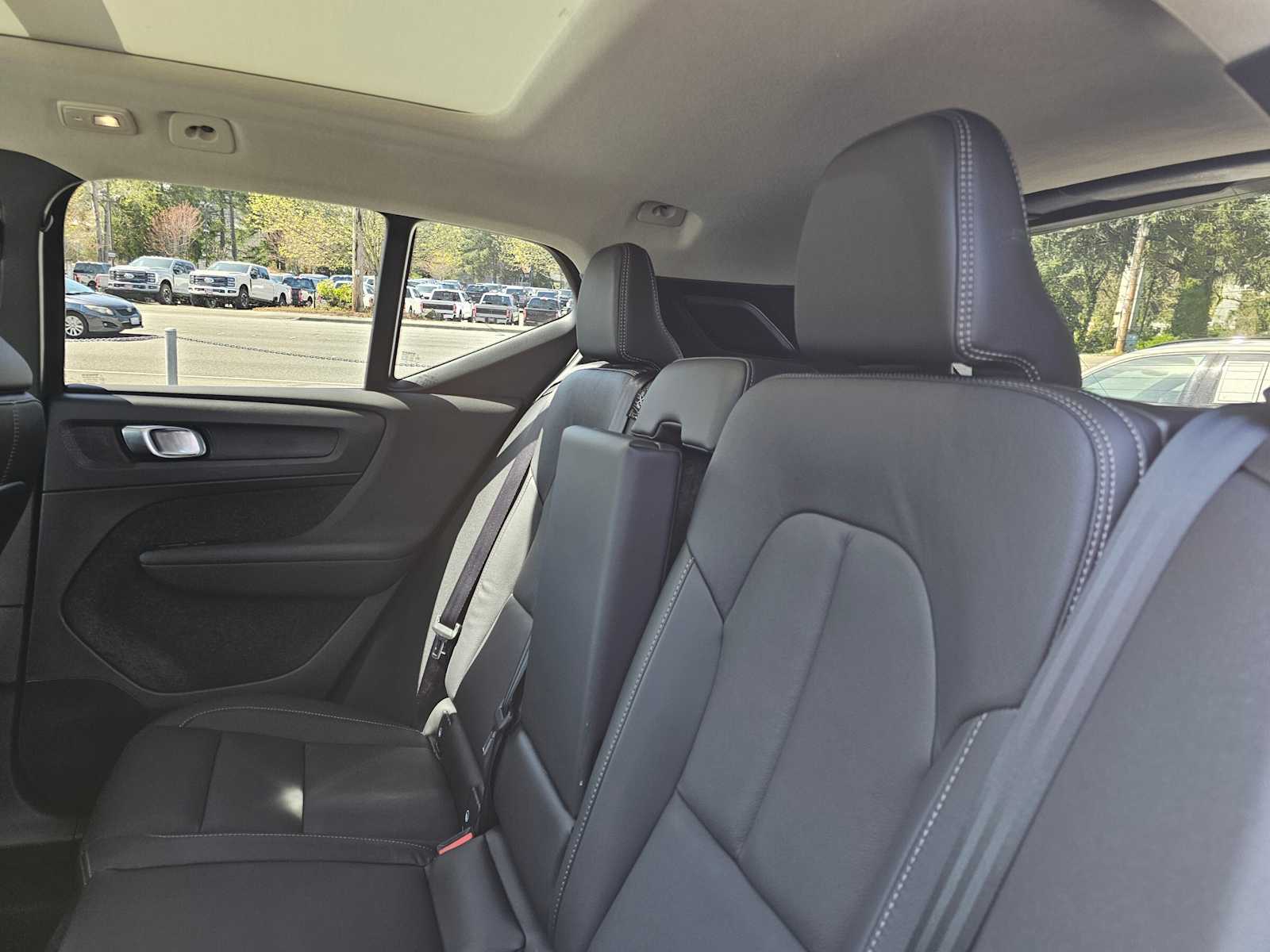 2025 Volvo XC40 Core - Photo 18