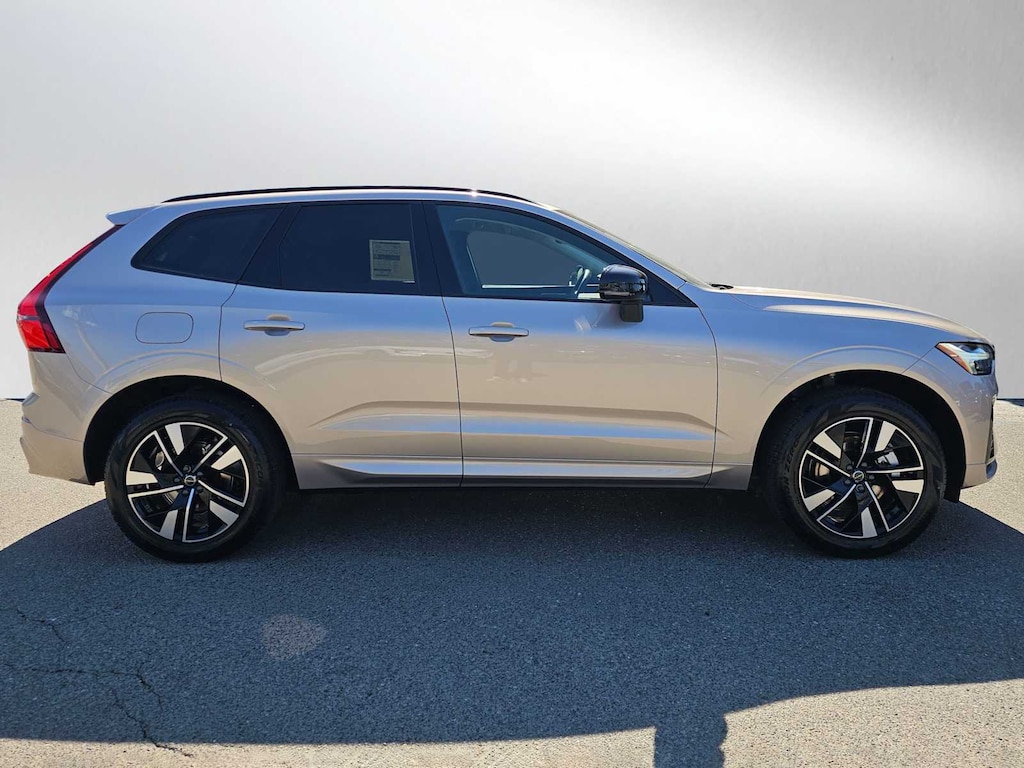 New 2026 Volvo XC60 B5 Core SUV