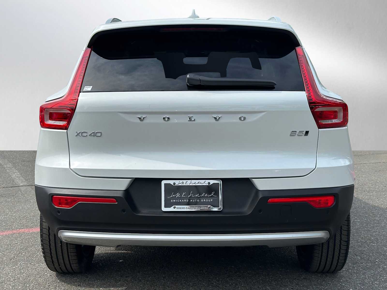 2025 Volvo XC40 Core photo 3