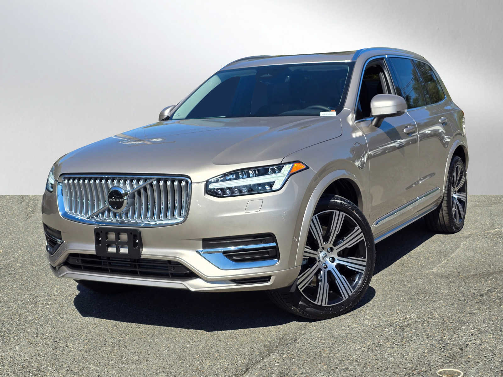 2025 Volvo XC90 T8 Plus photo 3