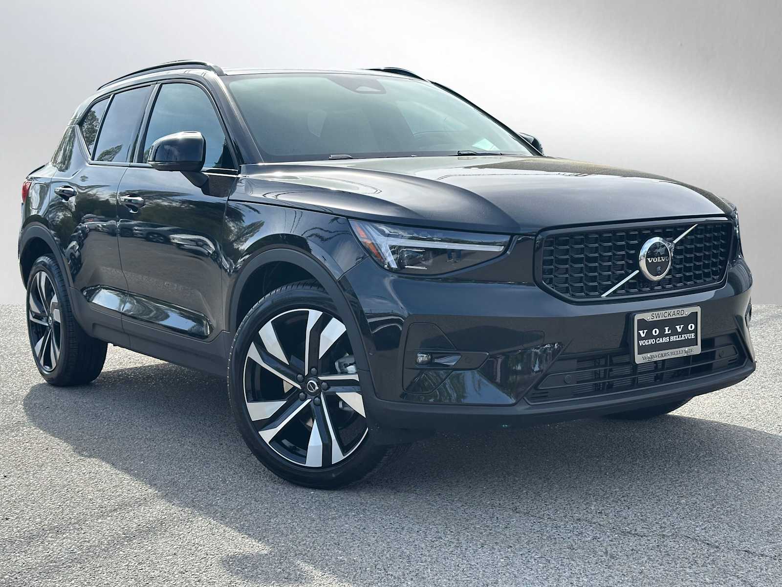 2026 Volvo XC40 B5 Ultra Dark AWD's photo