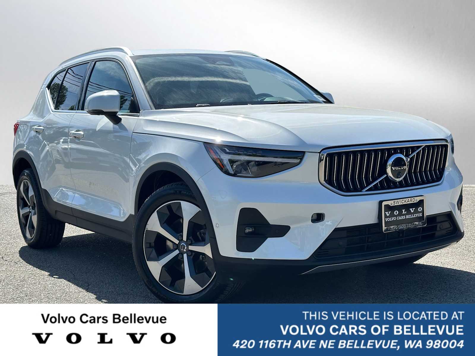 2025 Volvo XC40 B5 Plus Bright AWD's photo