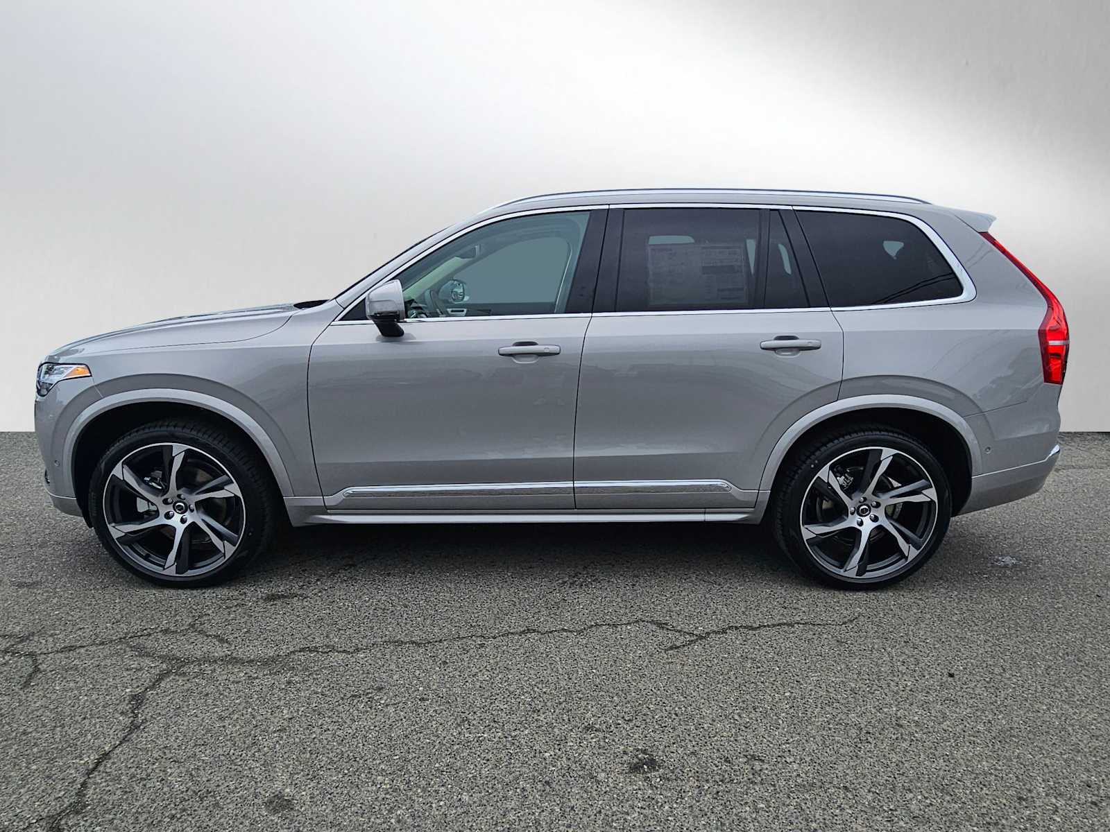 2025 Volvo XC90 photo 2