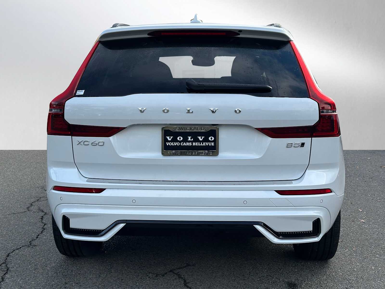 2026 Volvo XC60 B5 Plus photo 4