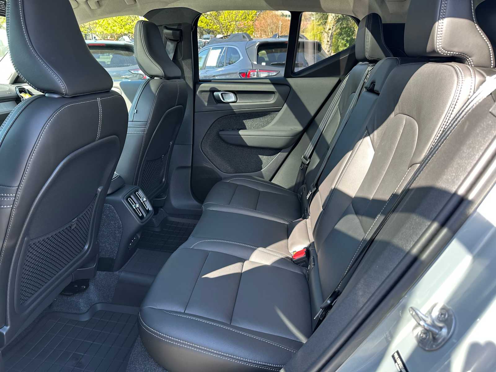 2025 Volvo XC40 Ultra - Photo 14