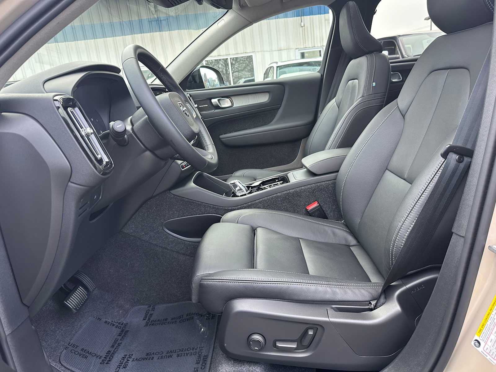 2025 Volvo XC40 Ultra - Photo 19