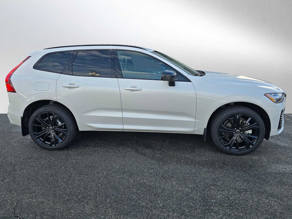 New 2026 Volvo XC60 B5 Ultra Black Edition SUV