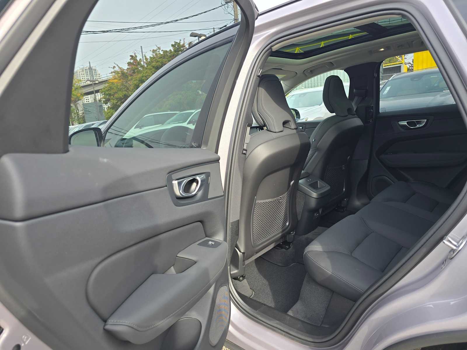 2026 Volvo XC60 Plus - Photo 16