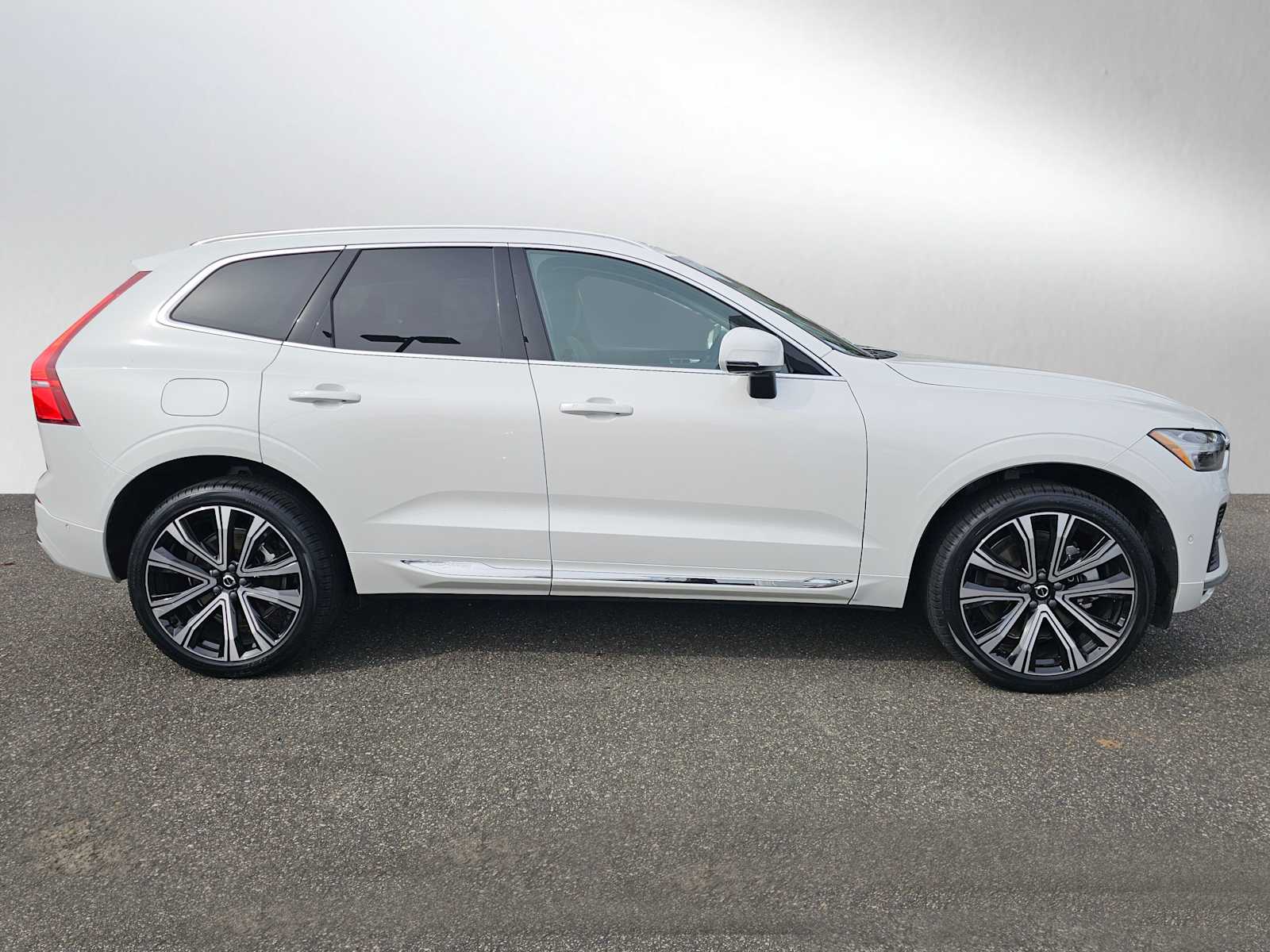 Certified 2023 Volvo XC60 Ultimate with VIN YV4H60DA1P1346077 for sale in Bellevue, WA