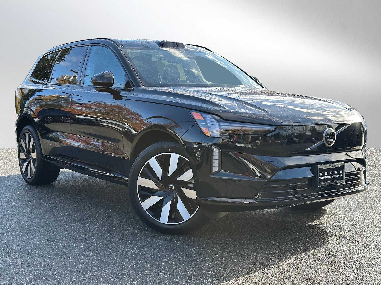 2025 Volvo EX90 Plus's photo