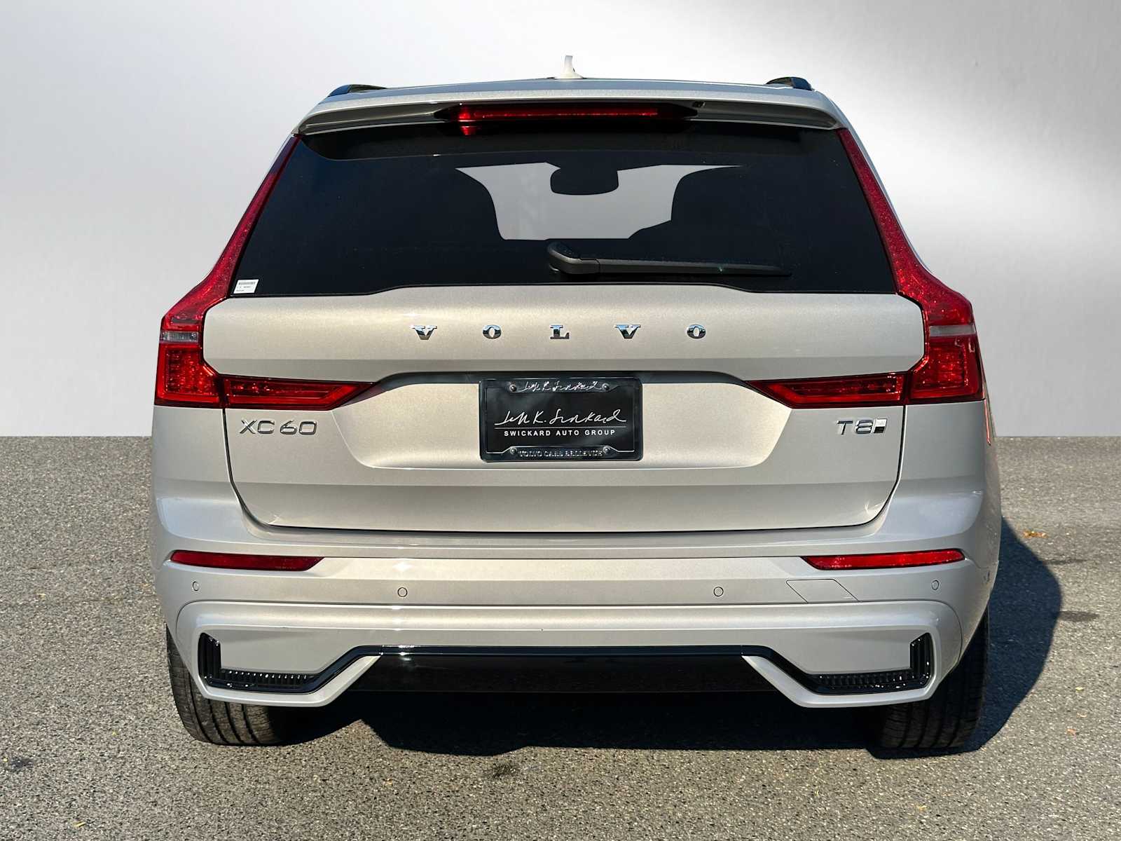 2025 Volvo XC60 Hybrid photo 4
