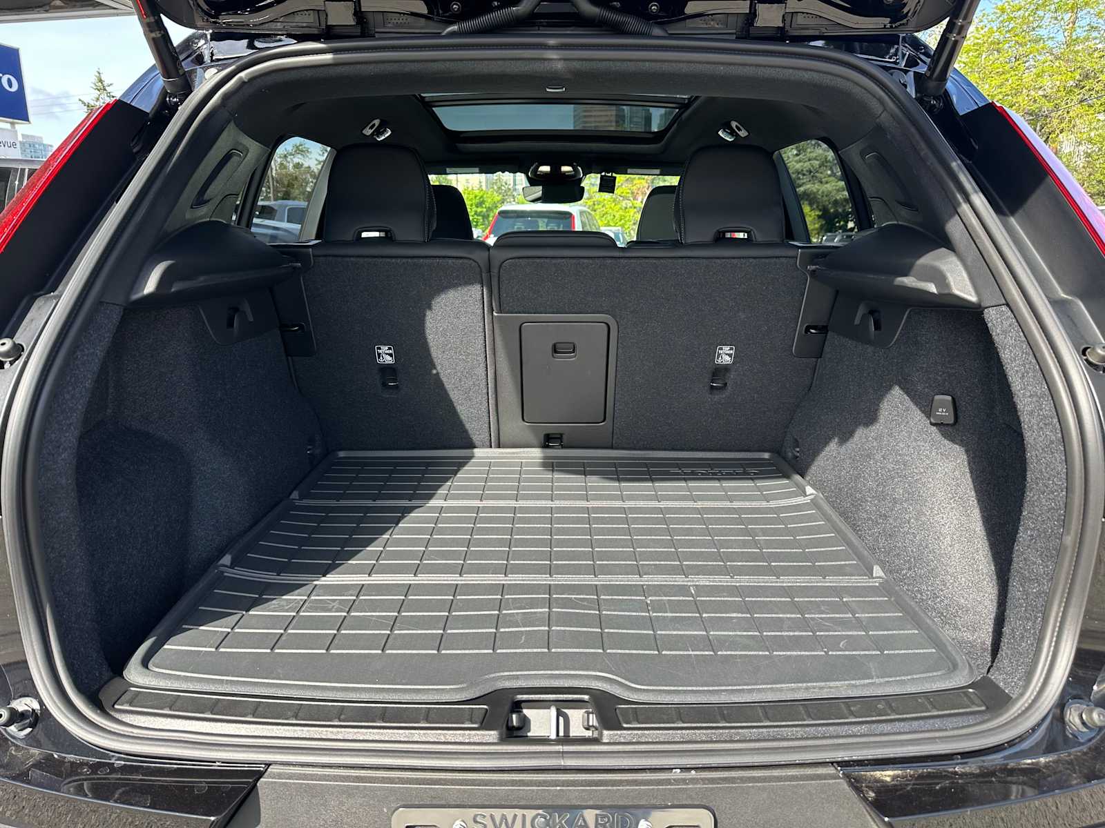 2025 Volvo EX40 Plus - Photo 14