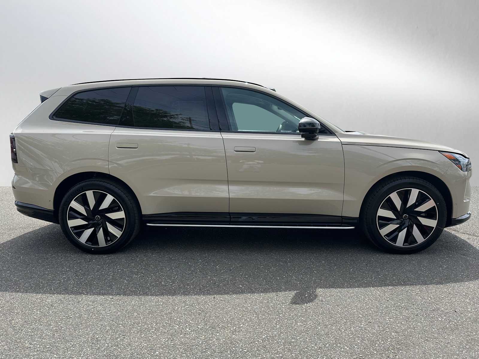 2025 Volvo EX90 Twin Motor Ultra photo 2