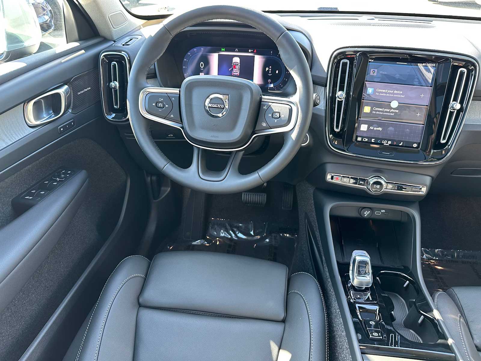 2025 Volvo XC40 Ultra - Photo 16