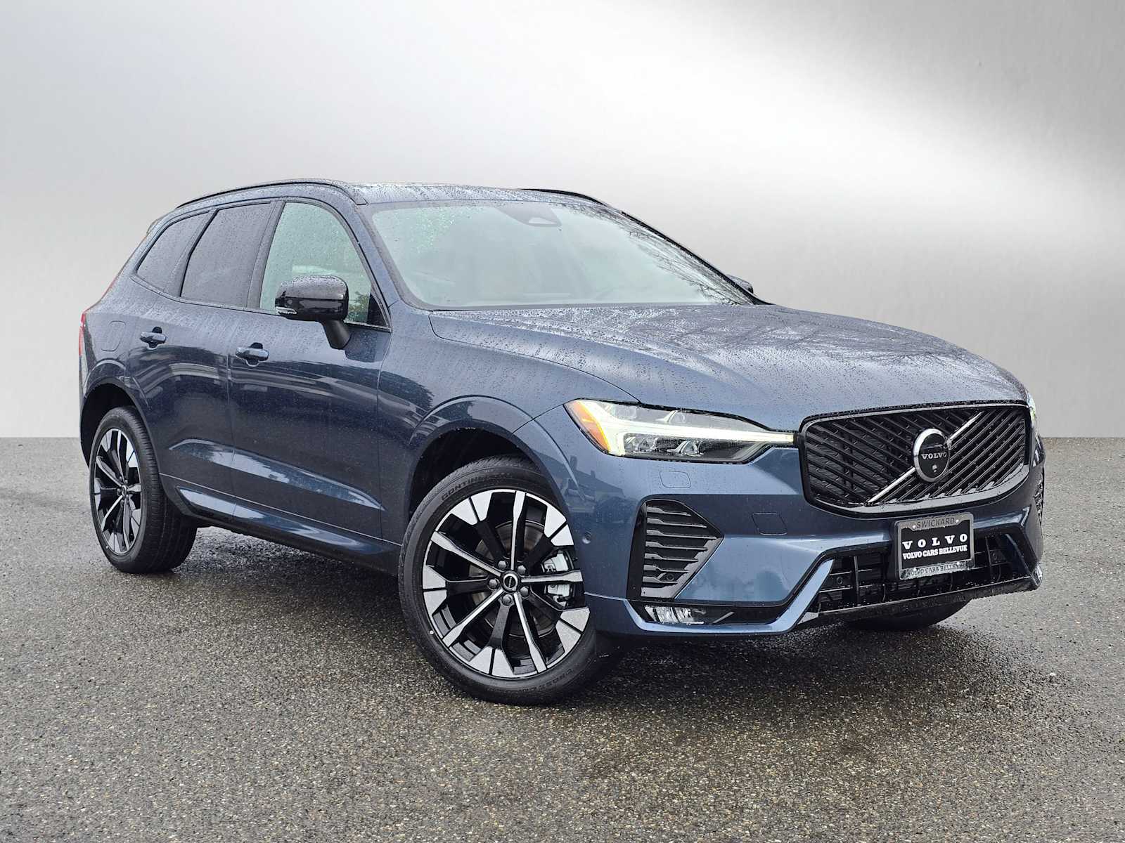 2026 Volvo XC60 B5 Plus Dark AWD's photo