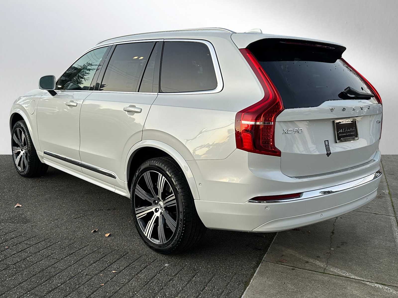 2025 Volvo XC90 T8 Plus photo 3