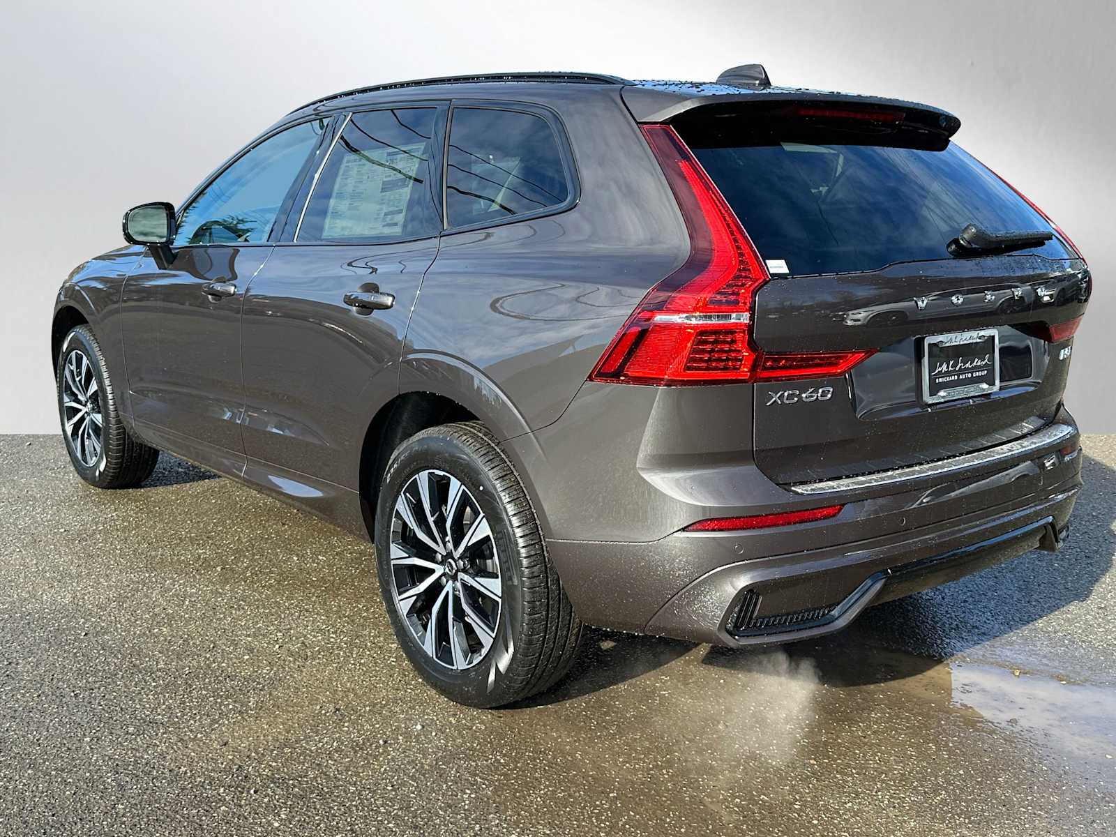 2025 Volvo XC60 B5 Core photo 3