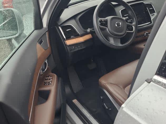 2022 Volvo XC90 Recharge Expression photo 2