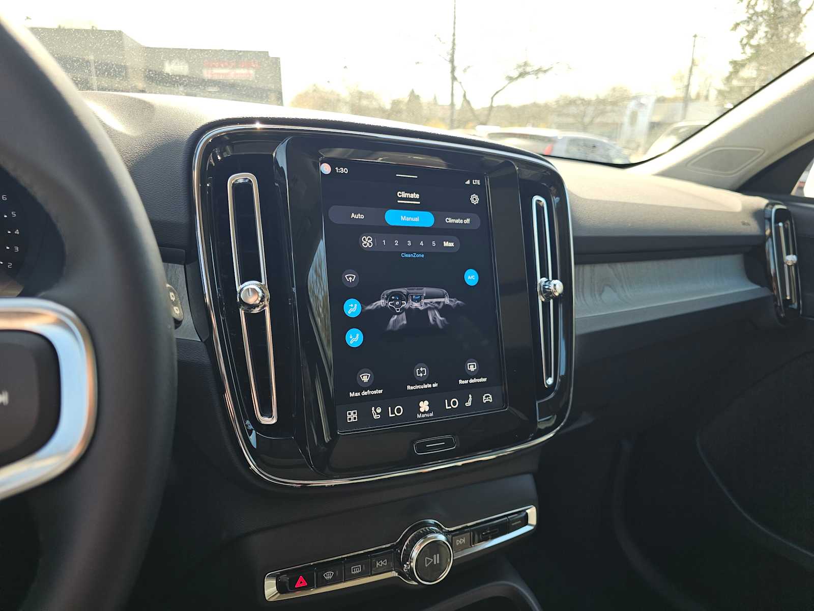 2025 Volvo XC40 Core - Photo 26